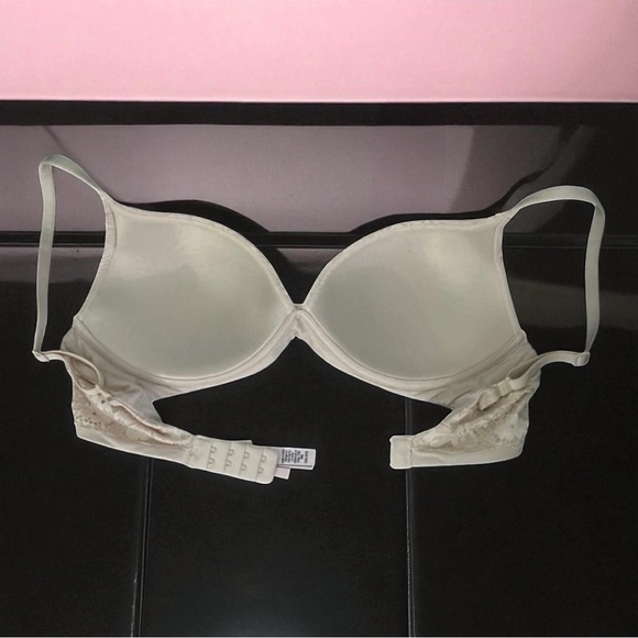 Victoria’s Secret No Underwire Body By Victoria Bra 32D - Picture 11 of 14